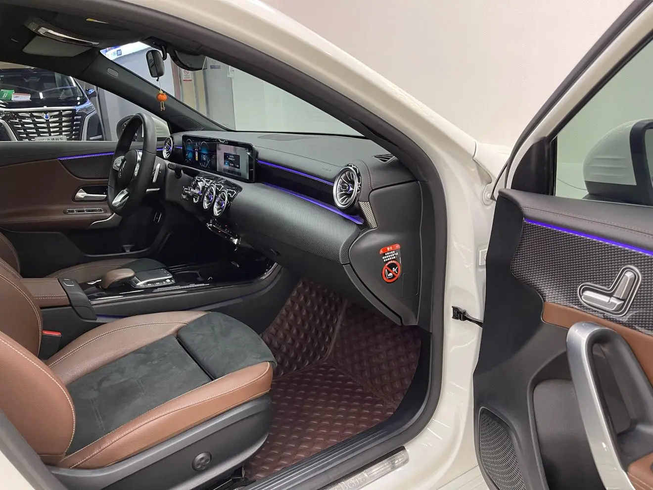 Mercedes-Benz Mercedes-Benz A-class A 200 L sports sedan fashion Version
