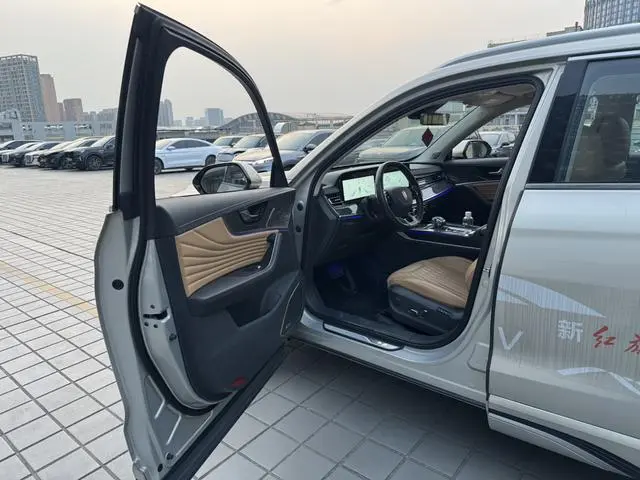 Hongqi Hongqi HS5 2.0T four-wheel drive flag collar Pro version