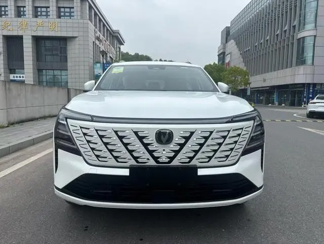 Changan Changan CS75 PLUS Smart Champion Edition 1.5T New Blue Whale Smart Navigation Type