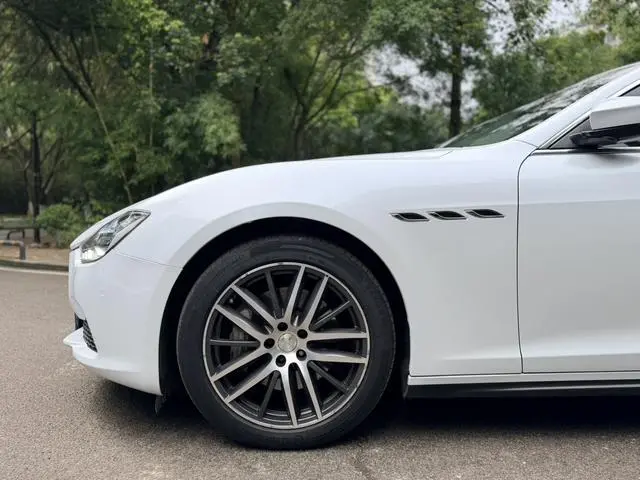 Maserati Ghibli 3.0T Standard Edition