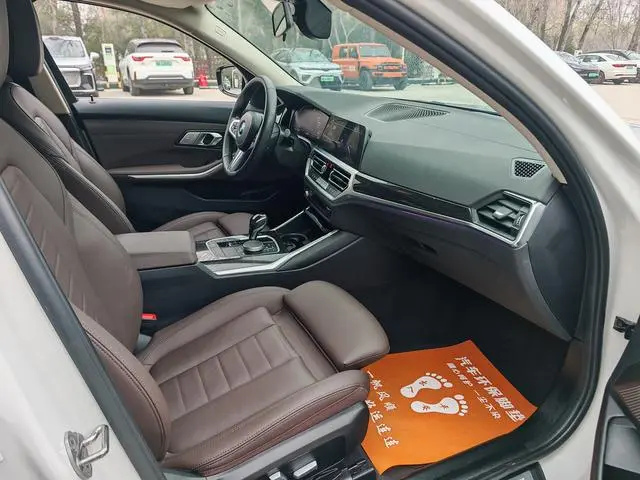 BMW BMW 3 Series Facelift 325Li M sports suit