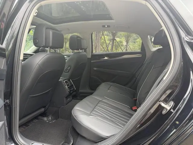 Volkswagen Passat PHEV 430PHEV Hybrid Deluxe Edition