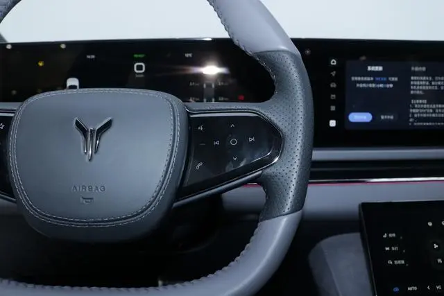 VOYAH Lantu chasing light PHEV Ultra-long battery life, four-wheel drive ultimate edition