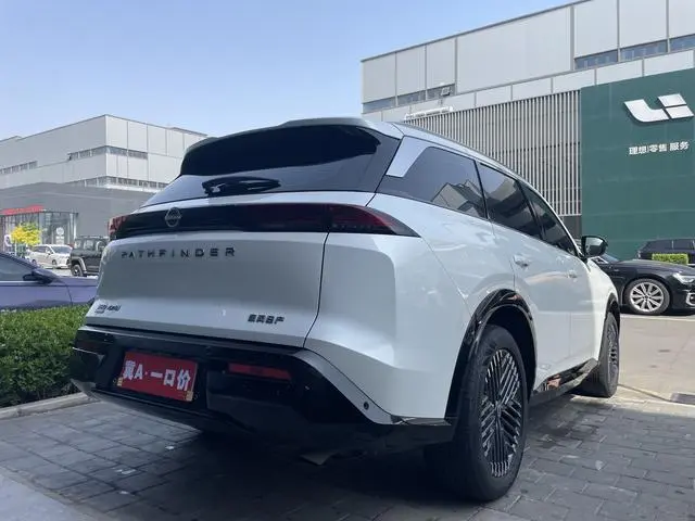 Nissan Exploring the land 380VC-TURBO four-wheel drive Zhizun Edition six-seater