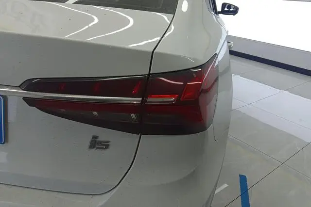 Roewe Roewe i5 1.5L CVT Diamond Edition