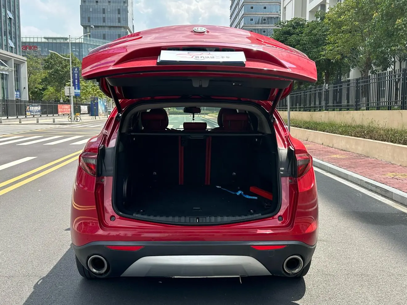 Alfa Romeo Stelvio 2.0T 200HP Deluxe Edition