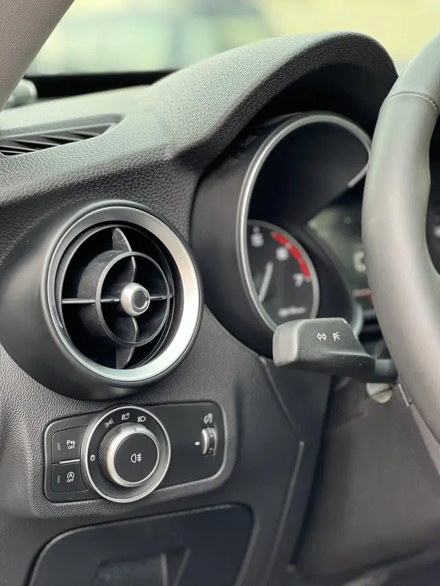 Alfa Romeo Stelvio 2.0T 200HP Deluxe Edition