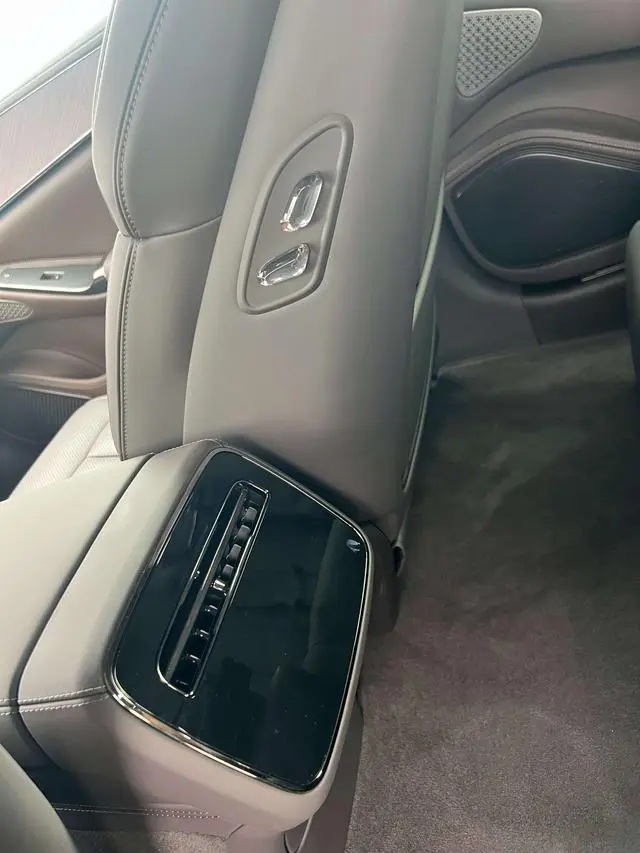 Denza Denza Z9 DM 1100 four-wheel drive Max version