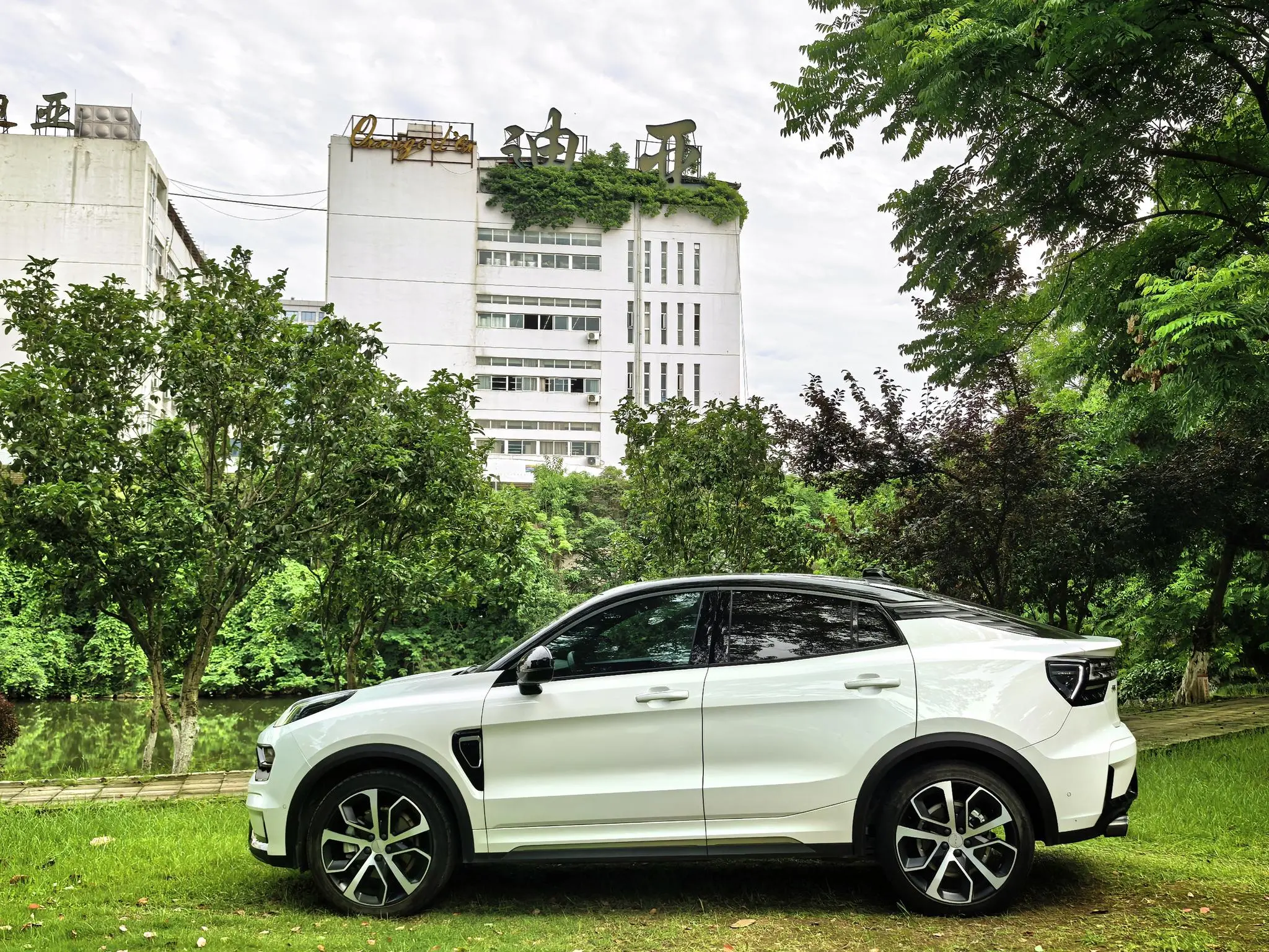 LYNK & CO Lynk 05 2.0TD four-wheel drive Halo