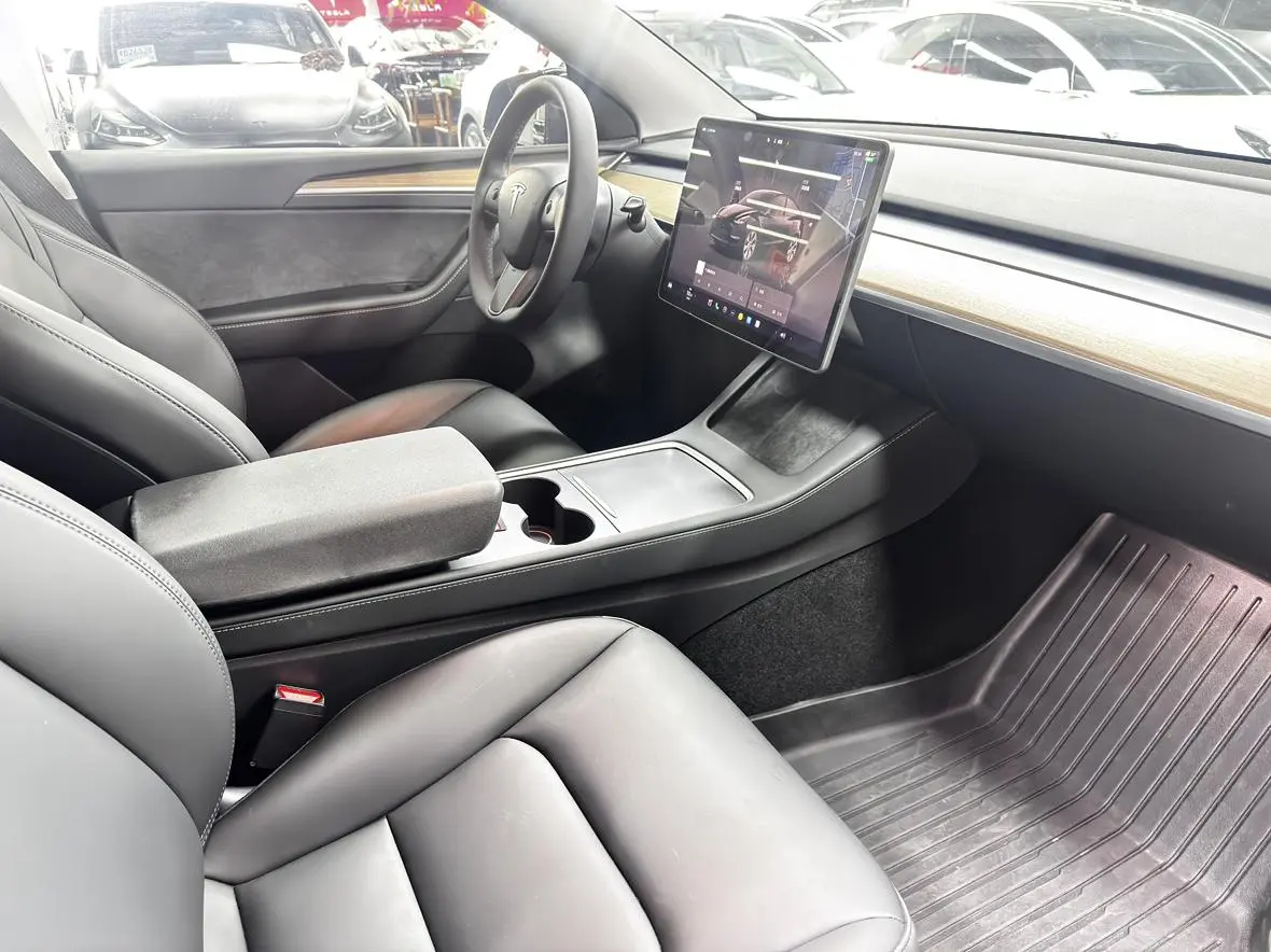 Tesla Model Y Facelifted rear-wheel drive version
