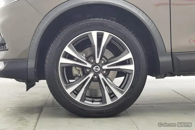 Nissan Qashqai 2.0L CVT Deluxe Edition