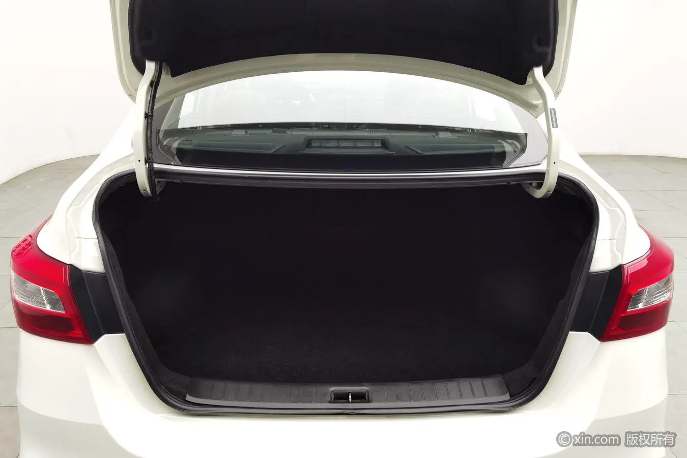 Nissan Xuan Yi Classic 1.6 XL CVT Deluxe Edition