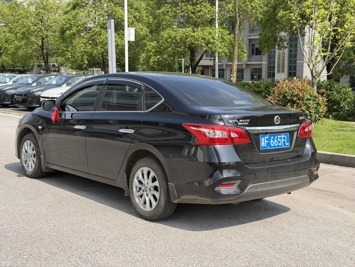 Nissan Xuan Yi Classic 1.6 XE CVT Comfort Edition