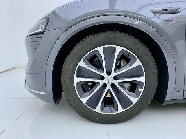 LUXEED Wisdom World R7 Pure electric 82kWh Pro rear drive version