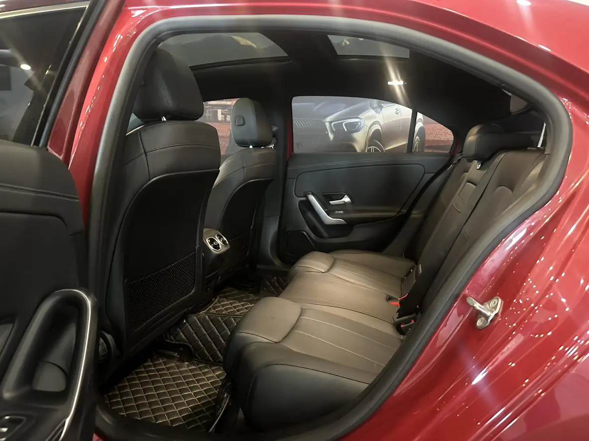 Mercedes-Benz Mercedes-Benz A-class Facelift A 180 L sports sedan
