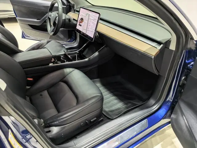 Tesla Model 3 Upgraded version of standard battery life rear drive