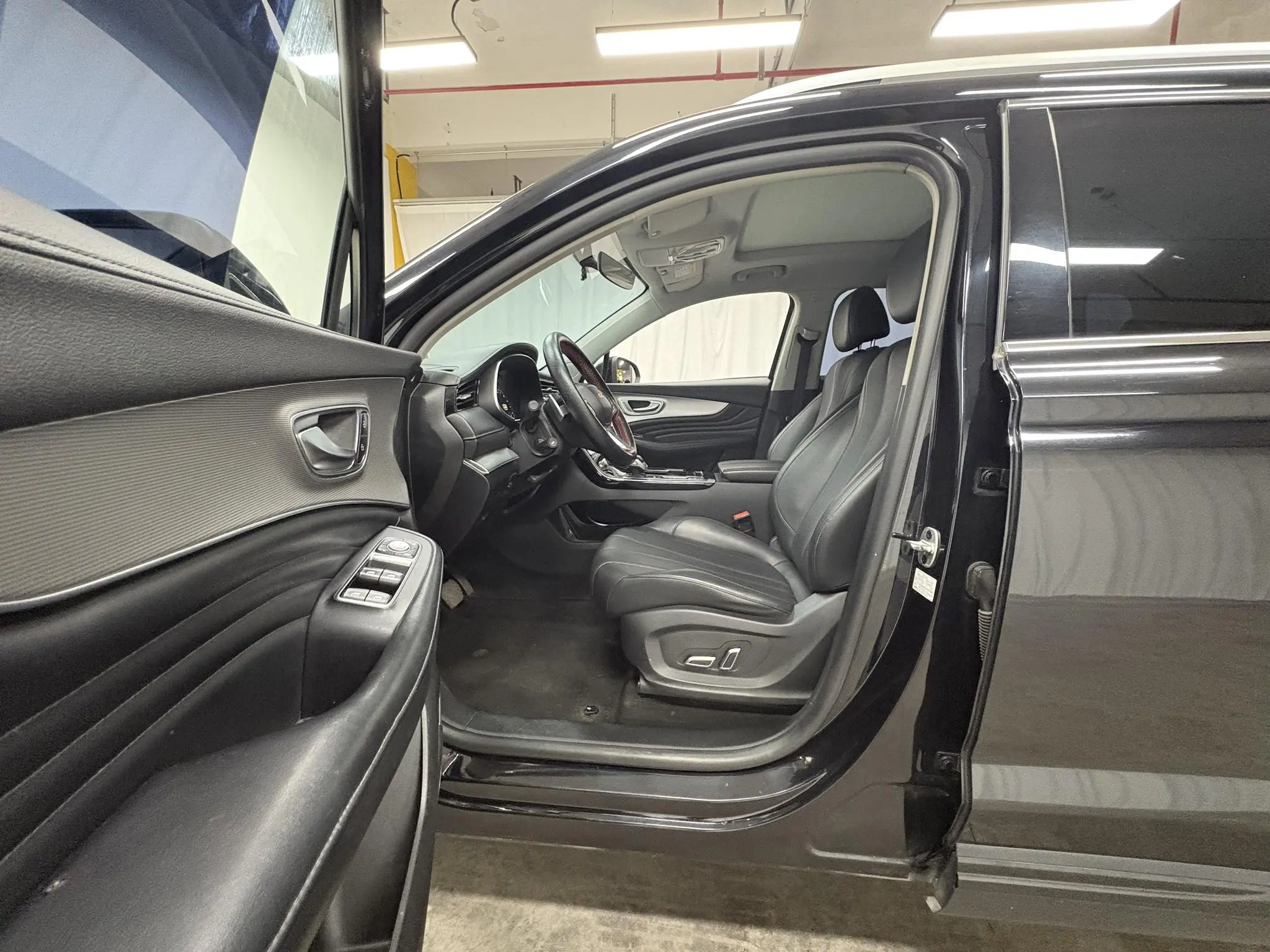 Roewe Roewe RX5 MAX Supreme series 300TGI automatic Luxury Cockpit Version