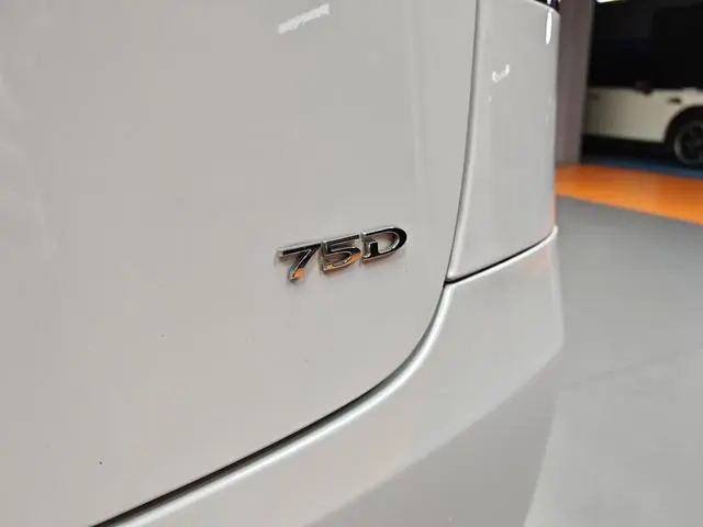 Tesla Model X 75D