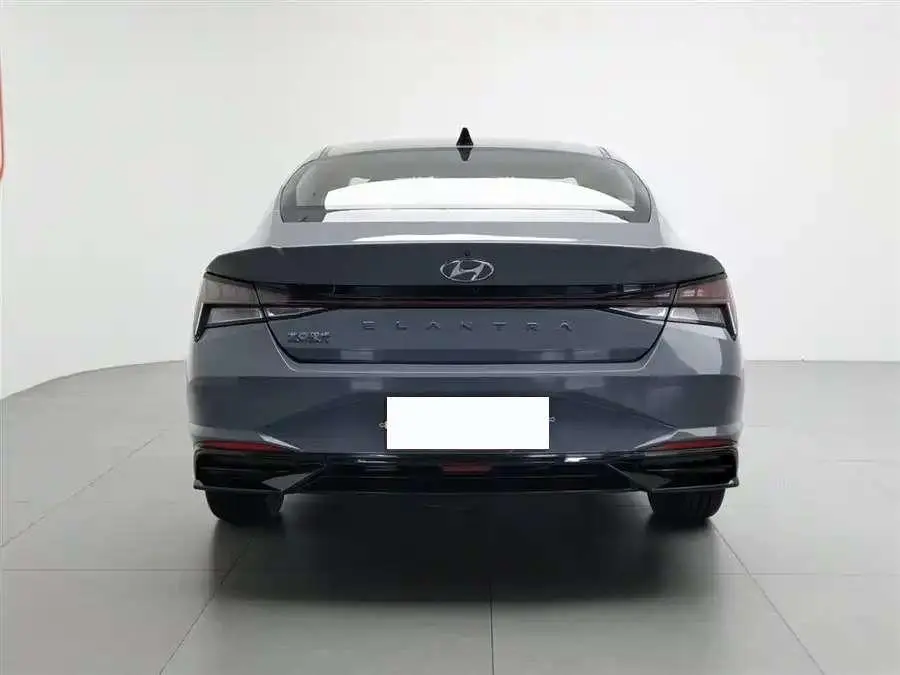 Hyundai Elantra 1.5L CVT LUX Premium Edition