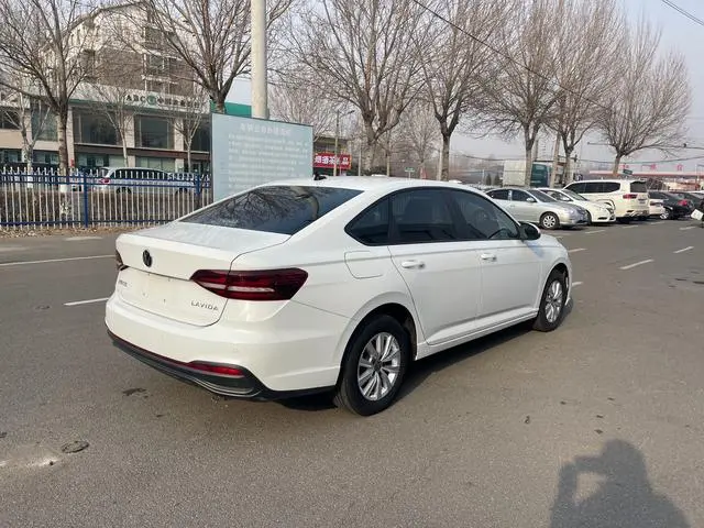 Volkswagen Lavida Facelift 1.5L automatic five million version
