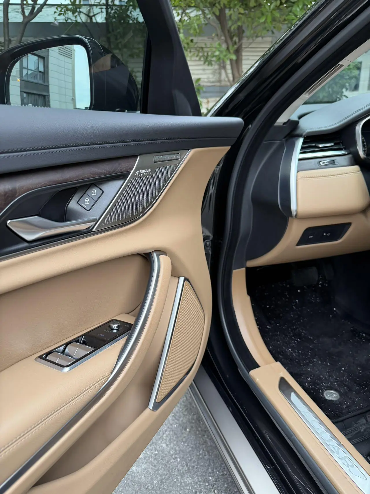 Jaguar Jaguar XFL 2.0T P250 two-wheel drive exclusive luxury gilt version