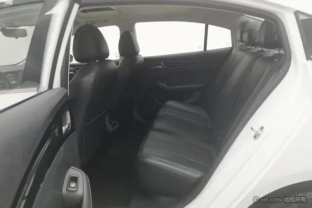 Roewe Roewe i5 1.5L CVT Diamond Edition