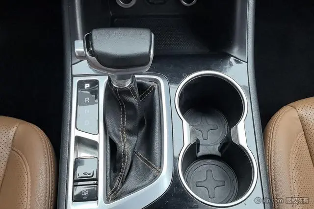 Changan Changan CS95 2.0T four-wheel drive Zhiyu Version