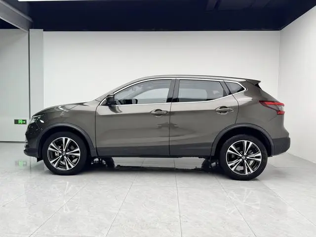 Nissan Qashqai 2.0 L XV Prem Deluxe Edition