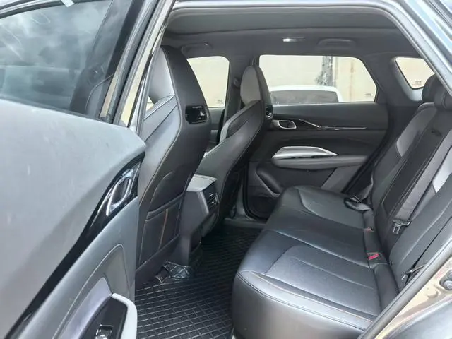 Changan Auchan Changan Auchan Z6 Blue Whale 1.5T DCT Smart Collar Type