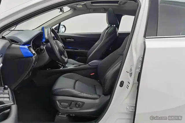 TOYOTA Toyota C-HR Dual engine 2.0L E-CVT Deluxe Edition