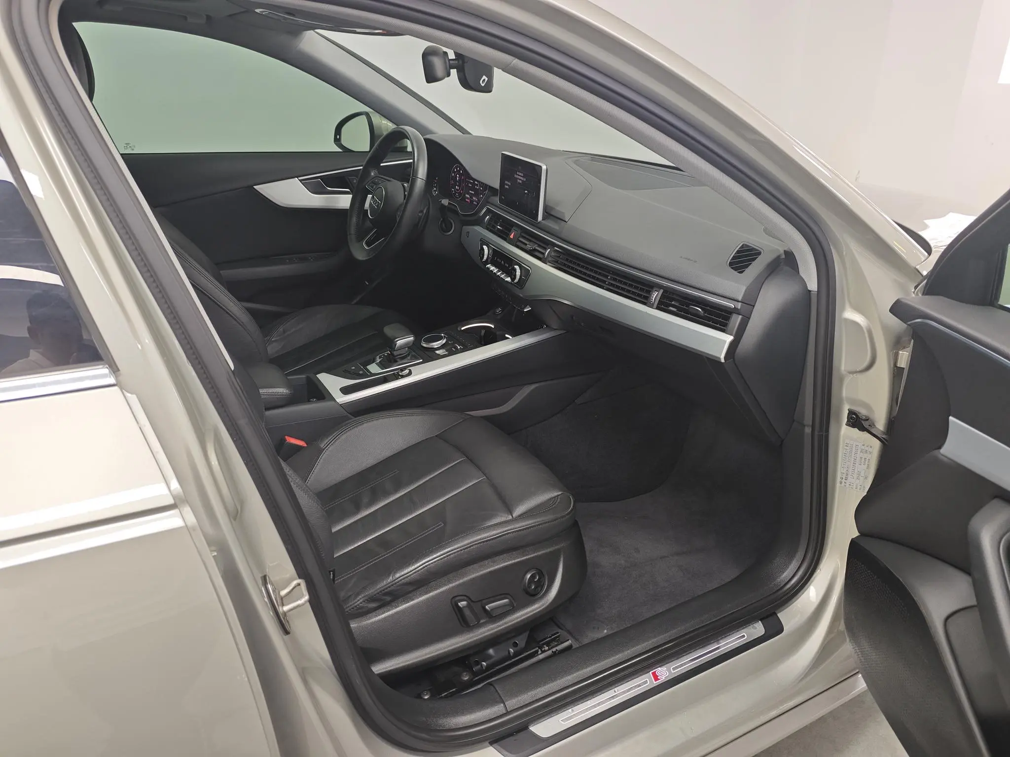 Audi Audi A4L 40 TFSI sporty Country VI