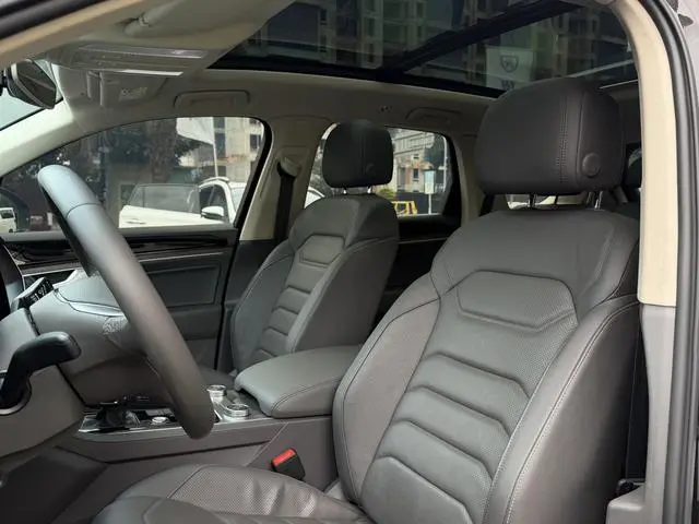 Volkswagen Touareg 3.0 TSI Sharp Front Version Country VI