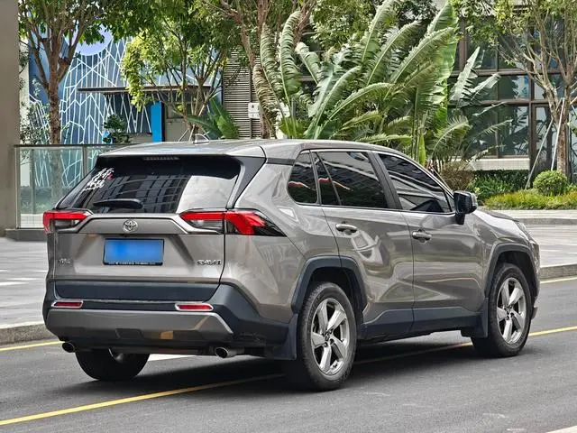 TOYOTA RAV4 Rongfang 2.0L CVT two-wheel drive fashion version