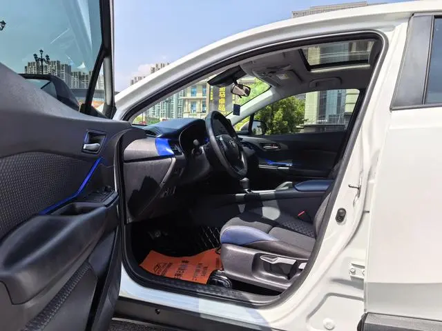 TOYOTA Toyota C-HR 2.0L Comfort Version