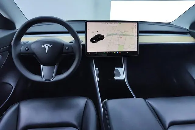 Tesla Model 3 Upgraded version of standard battery life rear drive