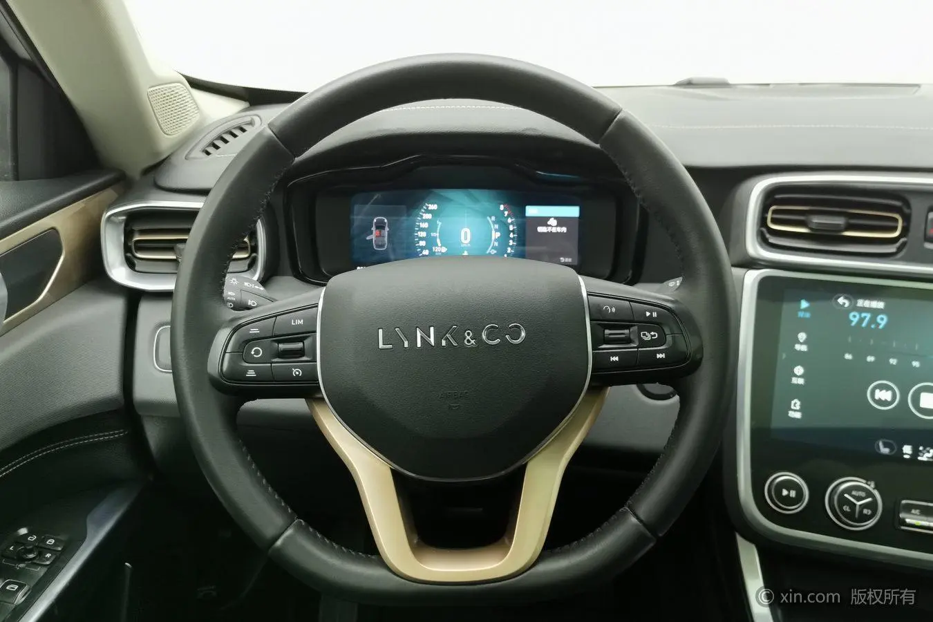 LYNK & CO Lynk 01 2.0T two-wheel drive version