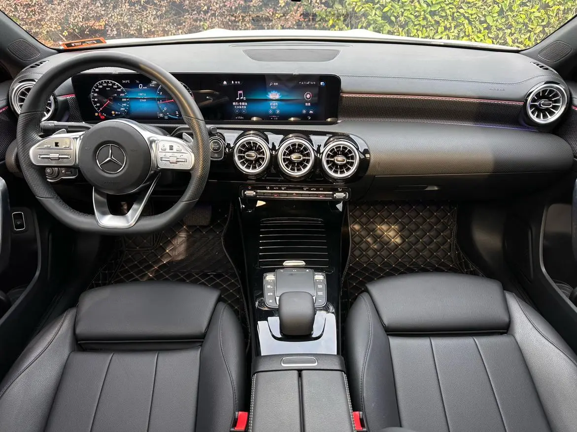 Mercedes-Benz Mercedes-Benz A-class A 200 L sports sedan fashion Version