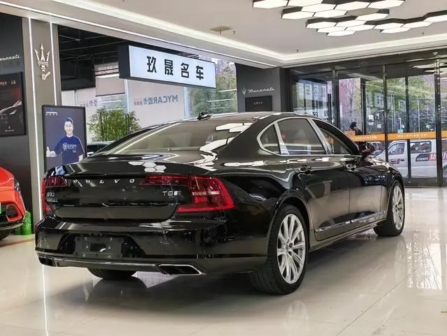 Volvo Volvo S90 PHEV T8 E-drive hybrid Honor Edition 3-seater Country VI