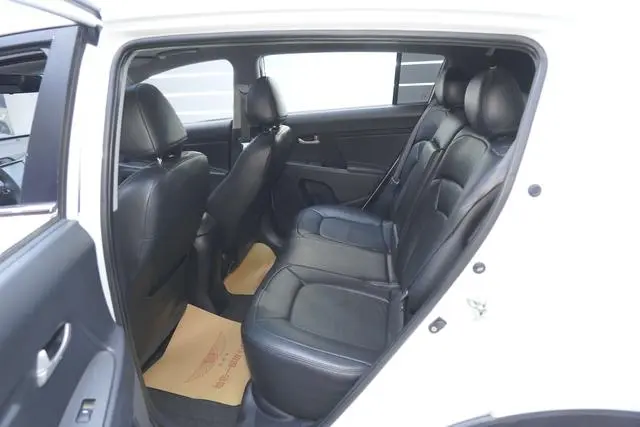 Kia Smart running 2.0L automatic two-wheel drive version GL