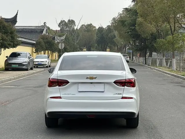 Chevrolet Cruze 320 automatic Enjoy Skylight version