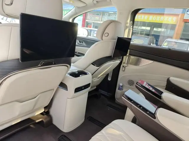 Denza Denza D9 DM Smart driving version 1020 four-wheel drive flagship model