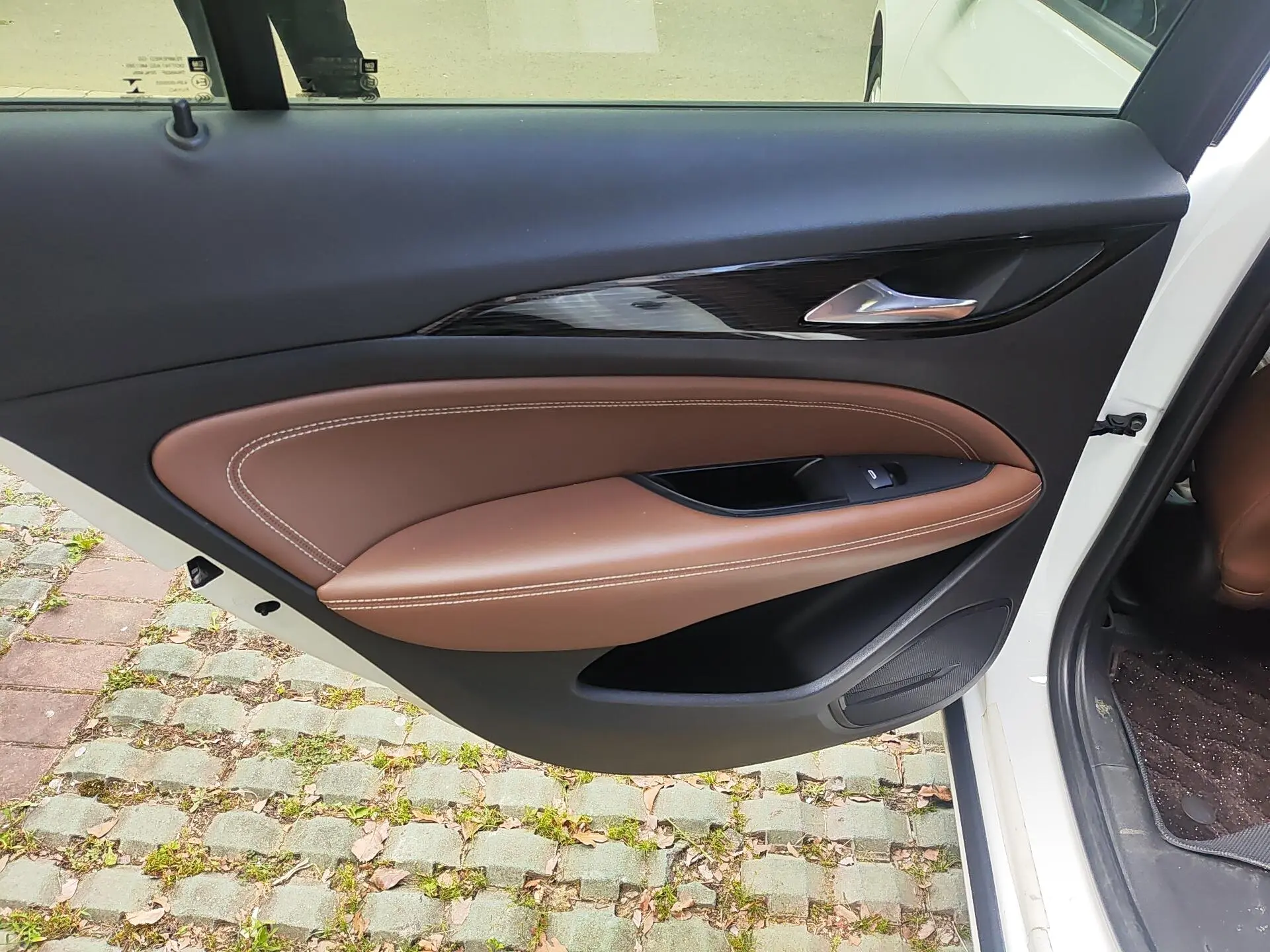 Buick Regal 20T Elite Country VI