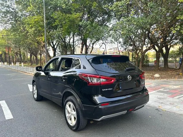 Nissan Qashqai 2.0 L XV Smart Edition