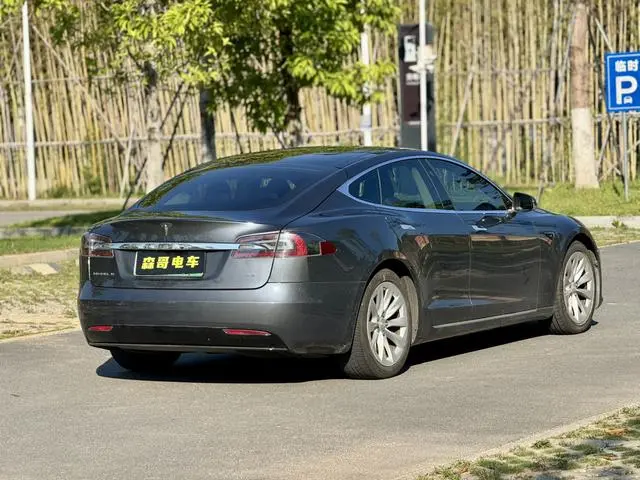 Tesla Model S 75