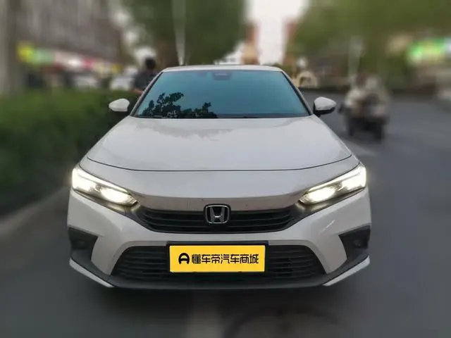 Honda Civic 240TURBO CVT Momentum Edition