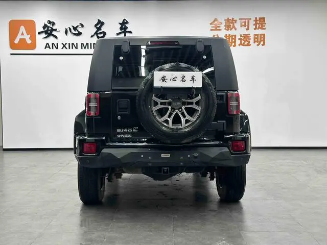 Beijing Beijing off-road BJ40 2.0T automatic four-wheel drive City Hunter edition knight type