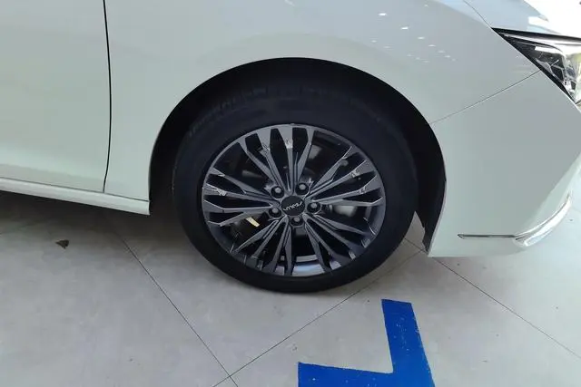 Dongfeng Fengshen Yi Hyun MAX 1.5T super-capable Dad*hybrid version