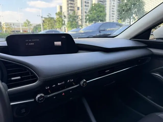 Mazda Mazda 3 Angkesaila 2.0L automatic warranty version