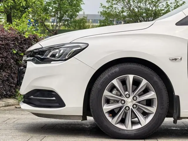Chevrolet Cruze 320 automatic Enjoy Skylight version
