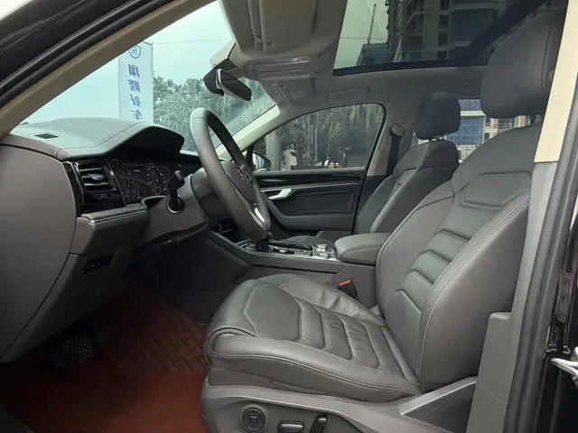 Volkswagen Touareg 3.0 TSI Sharp Front Version Country VI